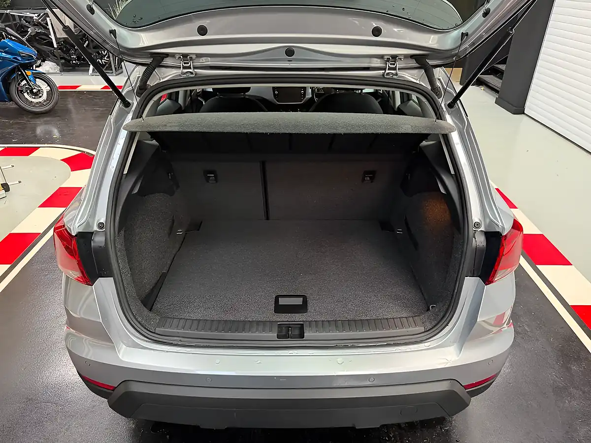 Used 2018 SEAT Arona Se Technology Lux Silver - Interior and Exterior details 15