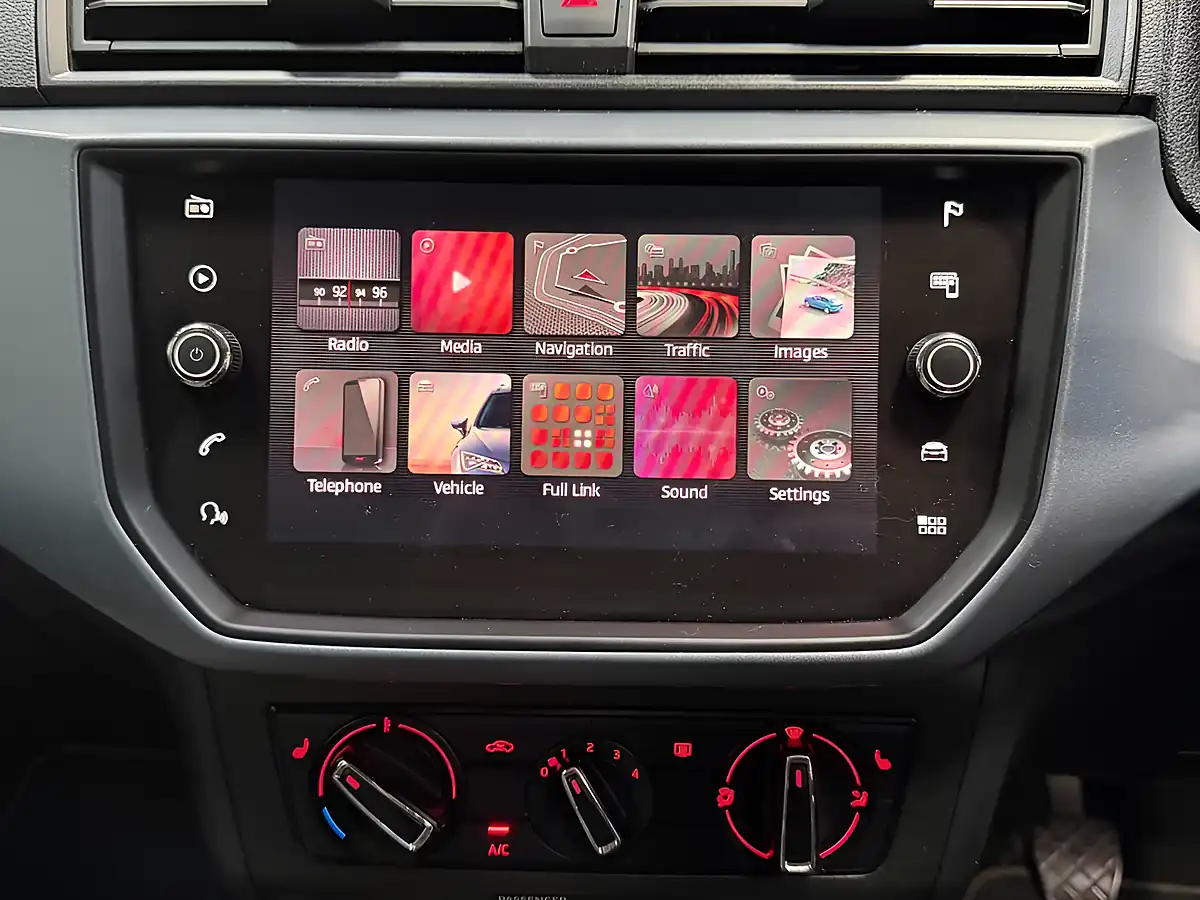 Used 2018 SEAT Arona Se Technology Lux Silver - Interior and Exterior details 20