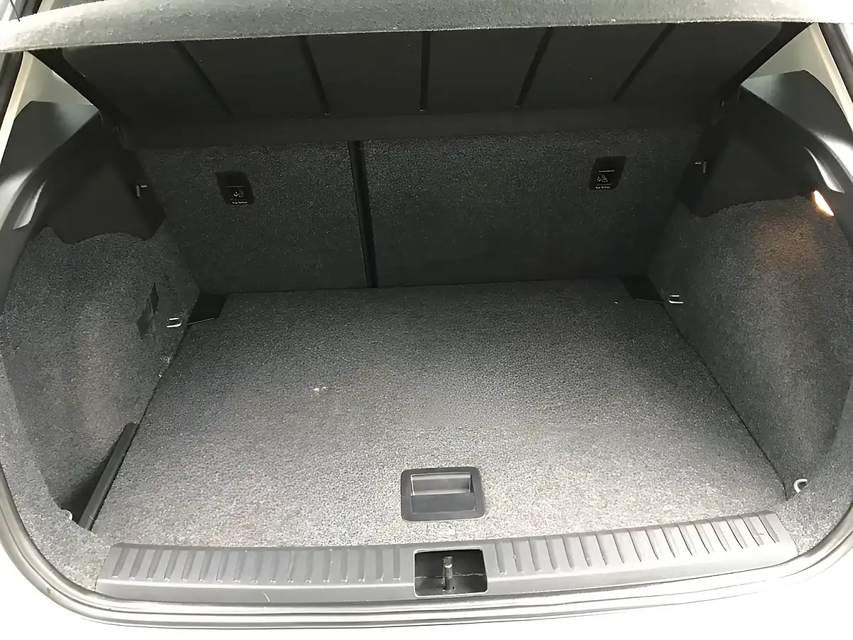 Used 2018 SEAT Arona Se Technology Lux Urban Silver - Interior and Exterior details 13
