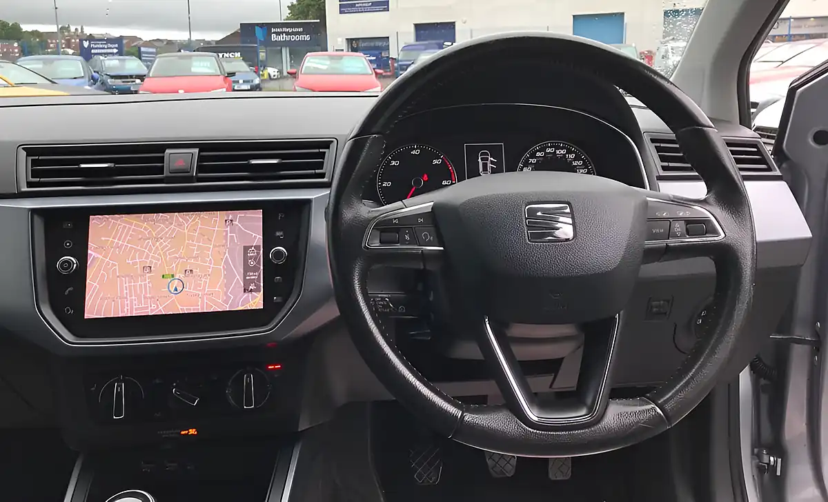 Used 2018 SEAT Arona Se Technology Lux Urban Silver - Interior and Exterior details 15
