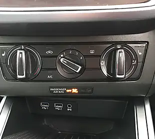Used 2018 SEAT Arona Se Technology Lux Urban Silver - Interior and Exterior details 18