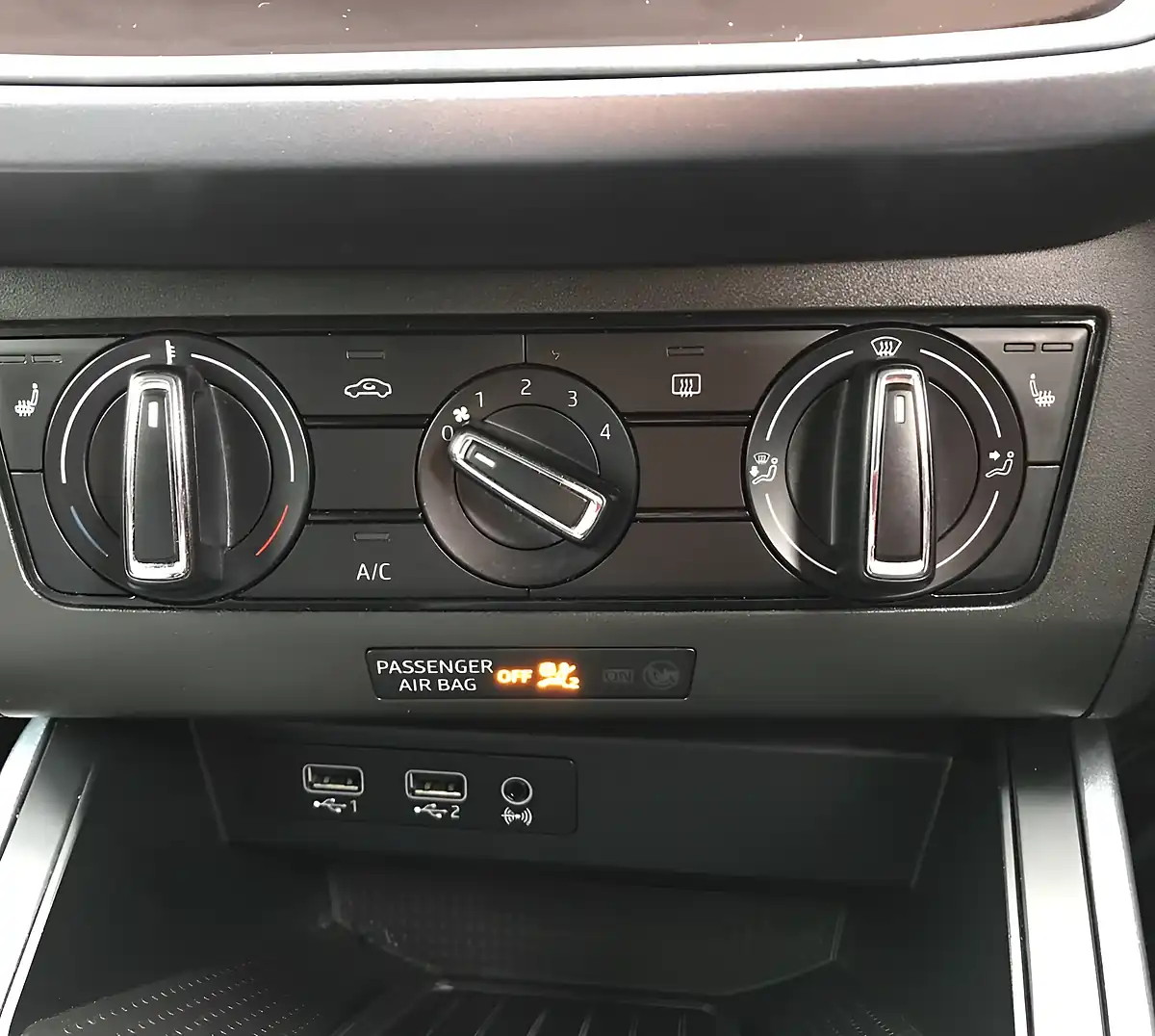 Used 2018 SEAT Arona Se Technology Lux Urban Silver - Interior and Exterior details 18