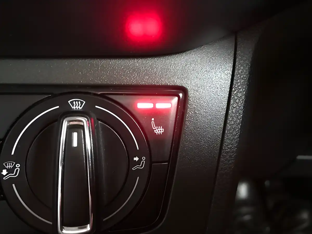 Used 2018 SEAT Arona Se Technology Lux Urban Silver - Interior and Exterior details 19
