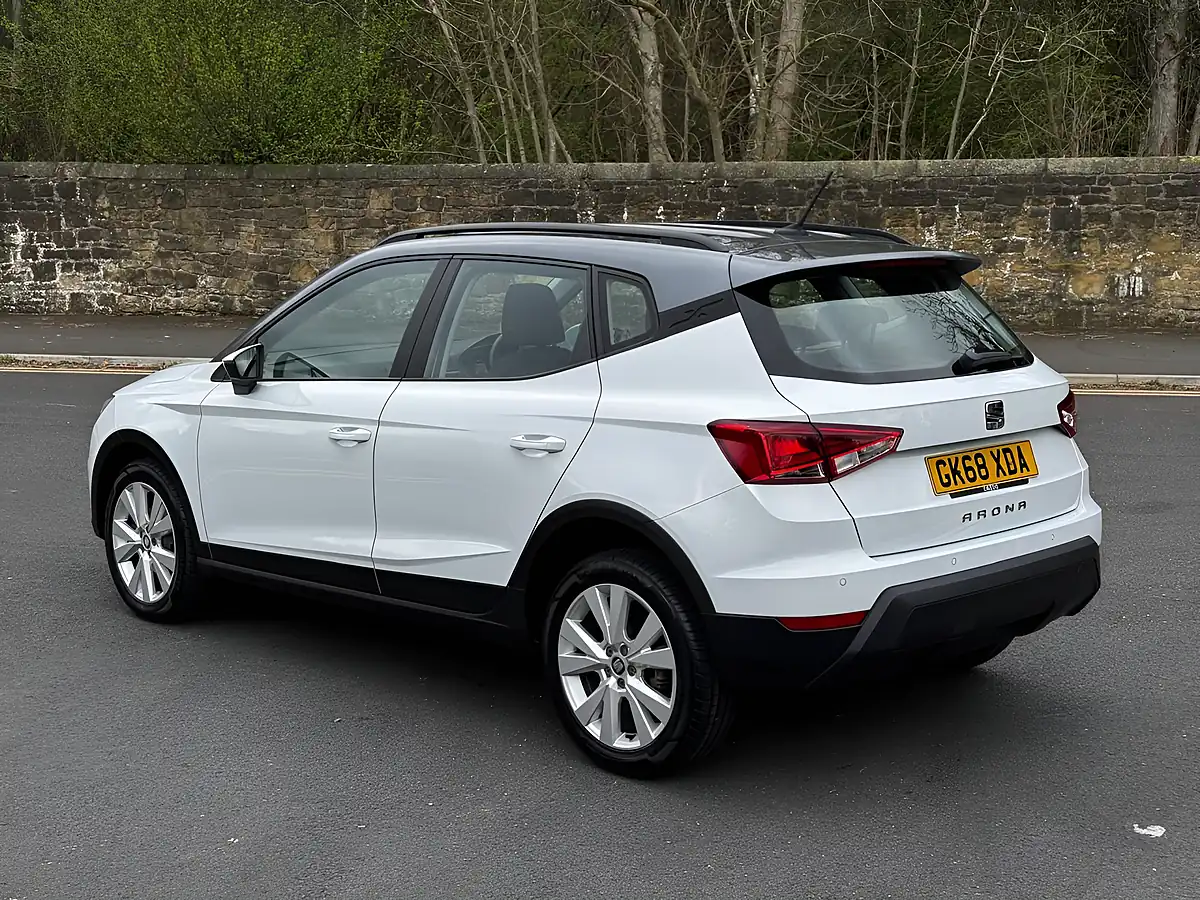 Used 2018 SEAT Arona Se Technology Lux White - Interior and Exterior details 13
