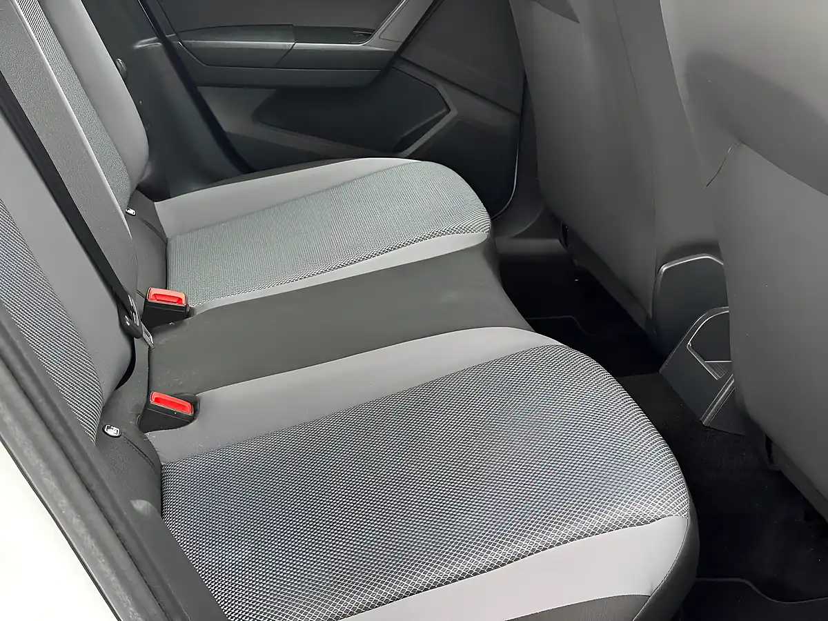 Used 2018 SEAT Arona Se Technology Lux White - Interior and Exterior details 15