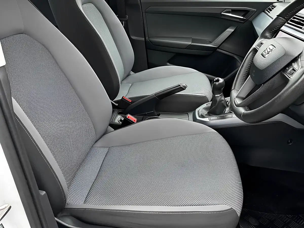 Used 2018 SEAT Arona Se Technology Lux White - Interior and Exterior details 16