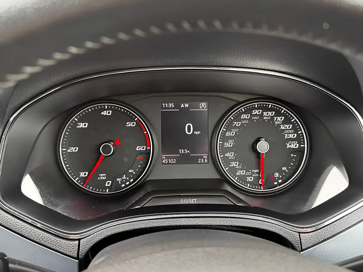 Used 2018 SEAT Arona Se Technology Lux White - Interior and Exterior details 17