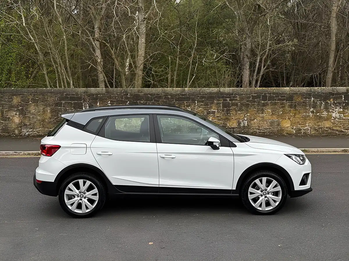 Used 2018 SEAT Arona Se Technology Lux White - Interior and Exterior details 4