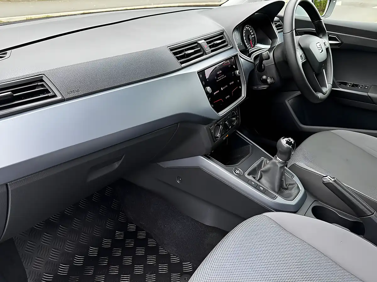 Used 2018 SEAT Arona Se Technology Lux White - Interior and Exterior details 8