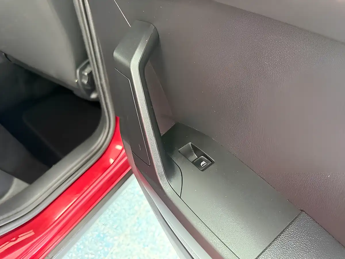 Used 2018 SEAT Arona Se Technology Red - Interior and Exterior details 6