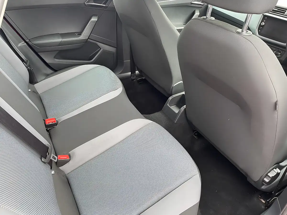 Used 2018 SEAT Arona Se Technology Red - Interior and Exterior details 11