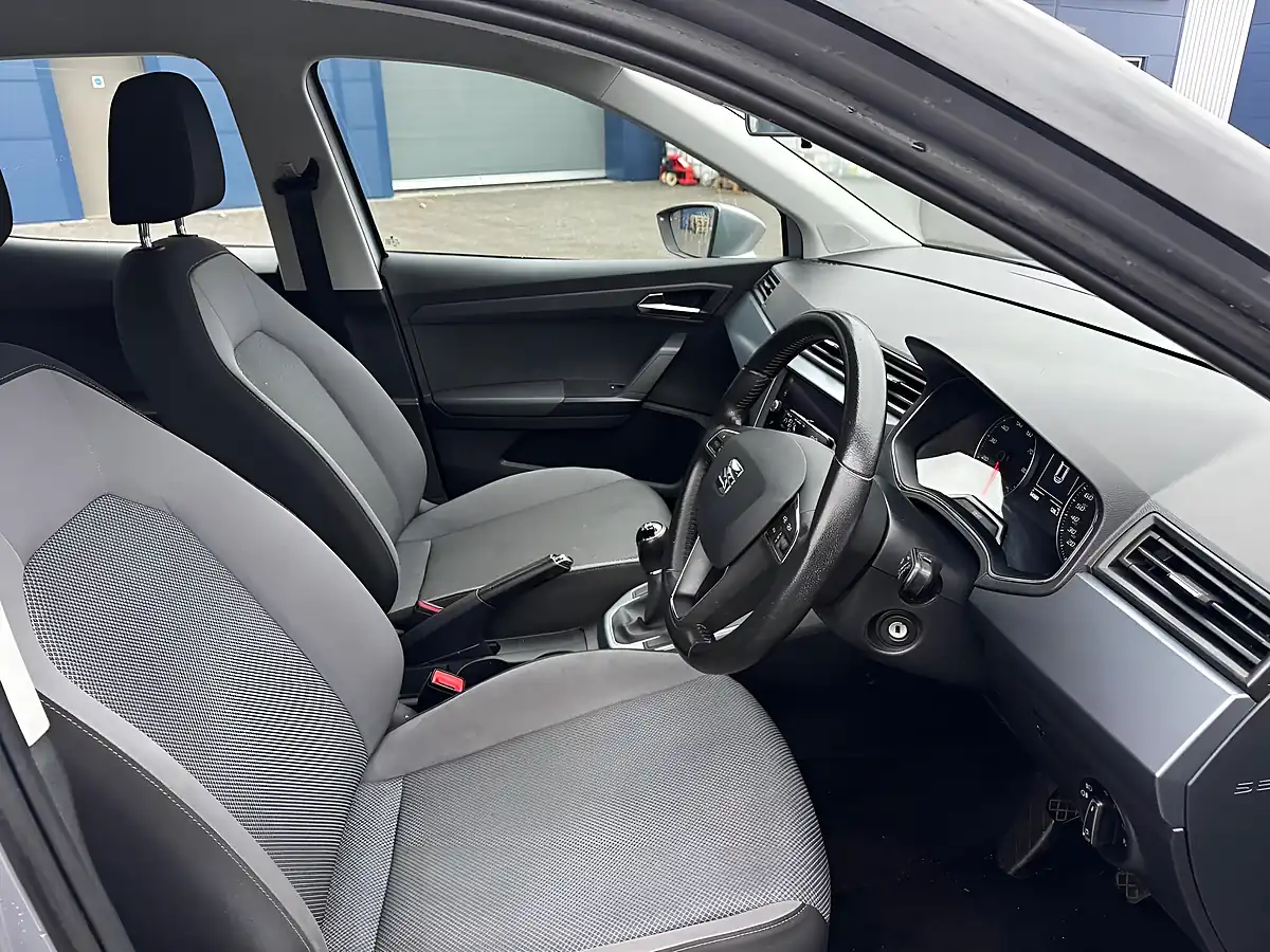 Used 2018 SEAT Arona Se Technology Silver - Interior and Exterior details 10