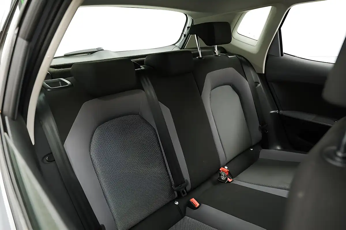 Used 2018 SEAT Arona Se Technology Silver - Interior and Exterior details 10