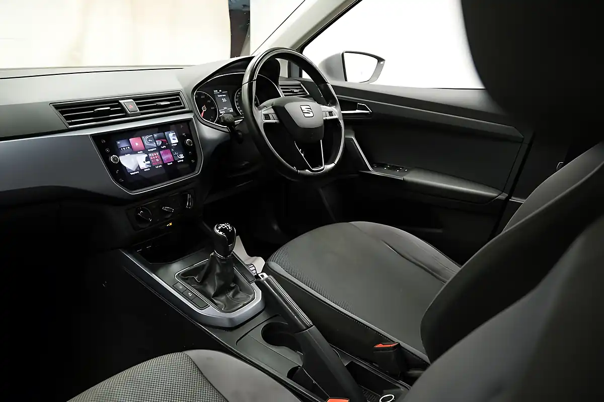 Used 2018 SEAT Arona Se Technology Silver - Interior and Exterior details 13