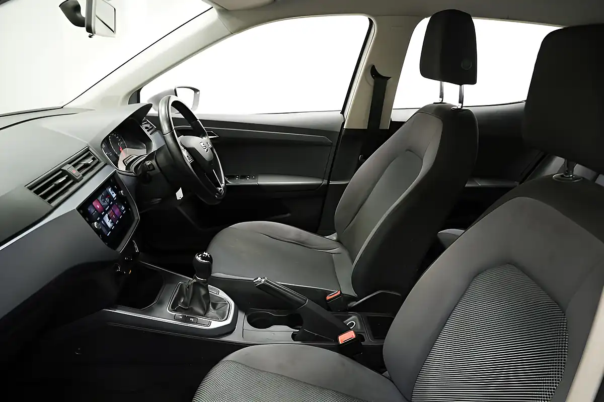 Used 2018 SEAT Arona Se Technology Silver - Interior and Exterior details 16