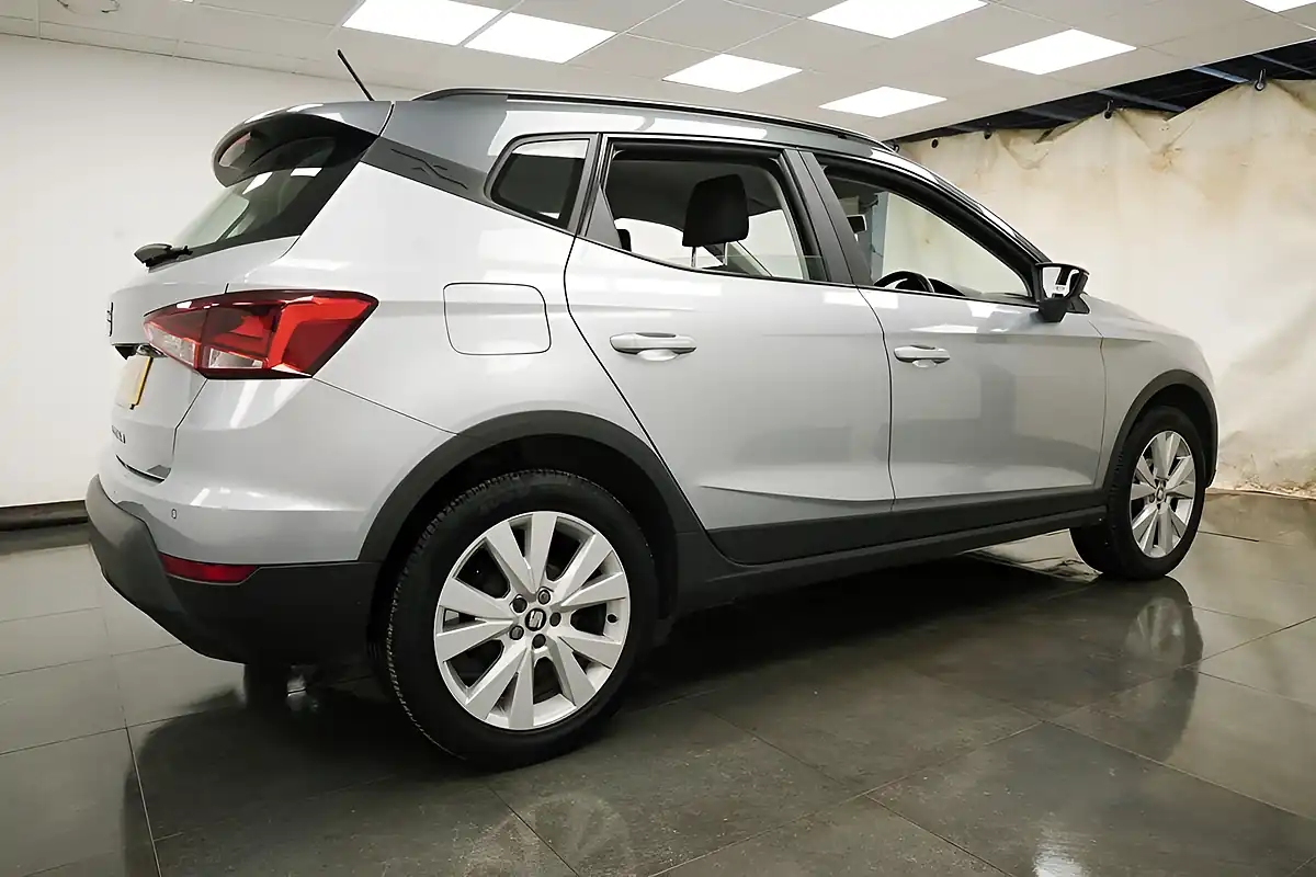 Used 2018 SEAT Arona Se Technology Silver - Interior and Exterior details 4