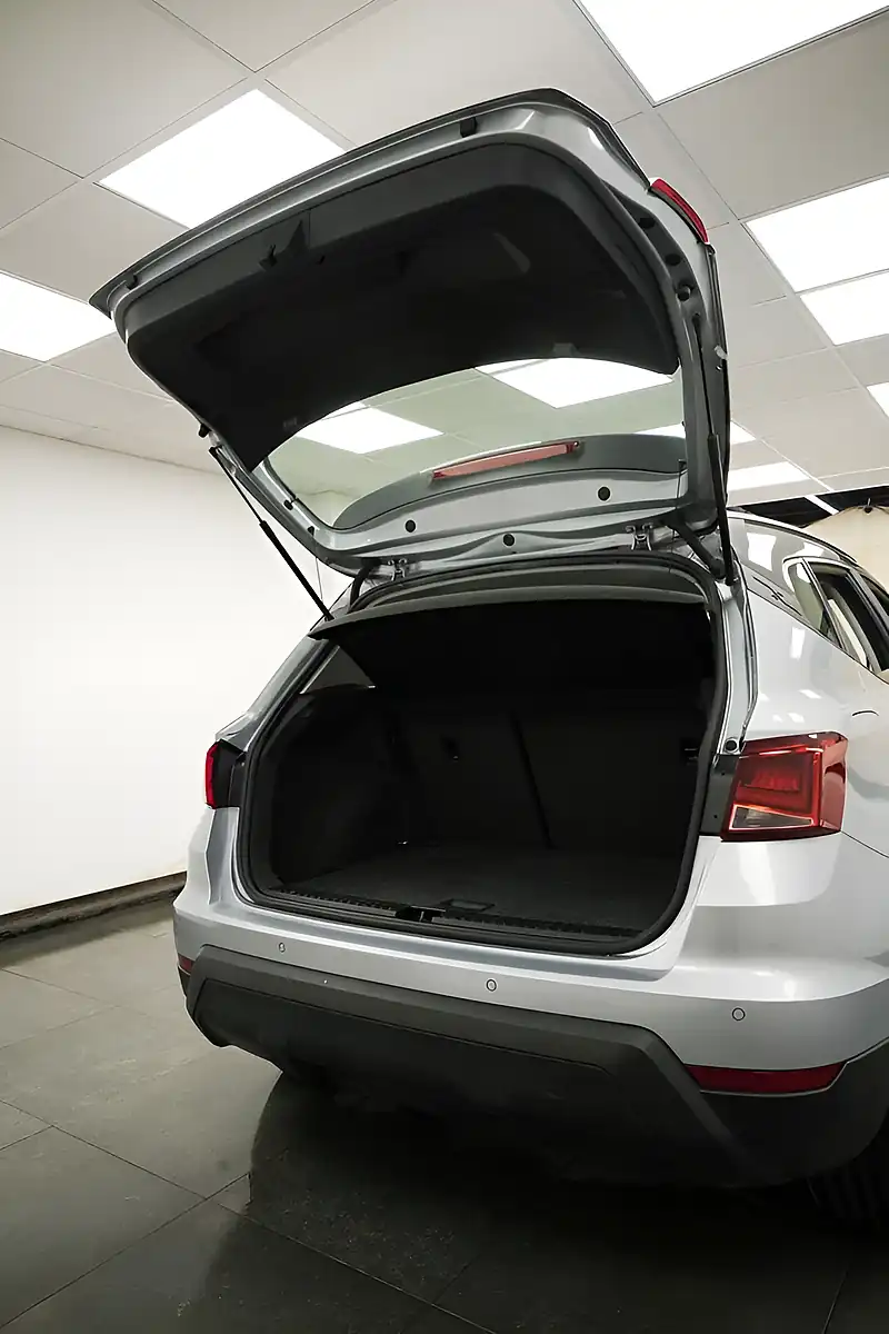 Used 2018 SEAT Arona Se Technology Silver - Interior and Exterior details 8