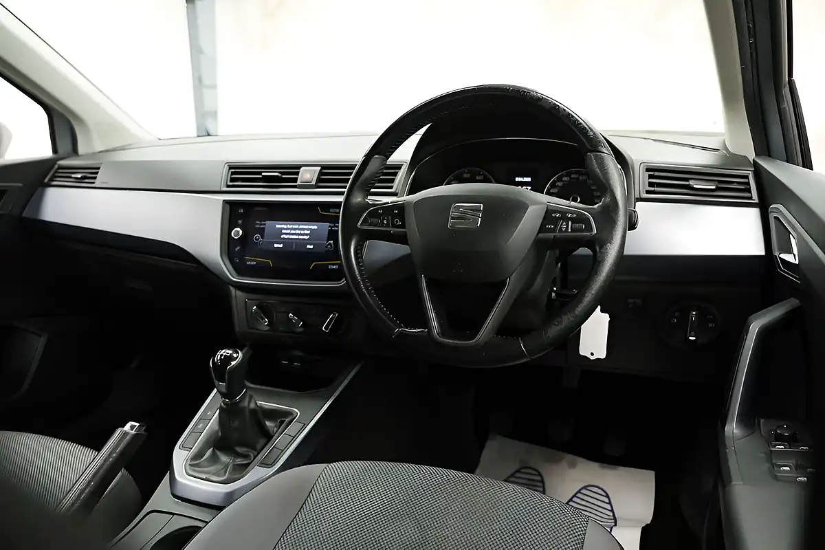 Used 2018 SEAT Arona Se Technology Silver - Interior and Exterior details 9