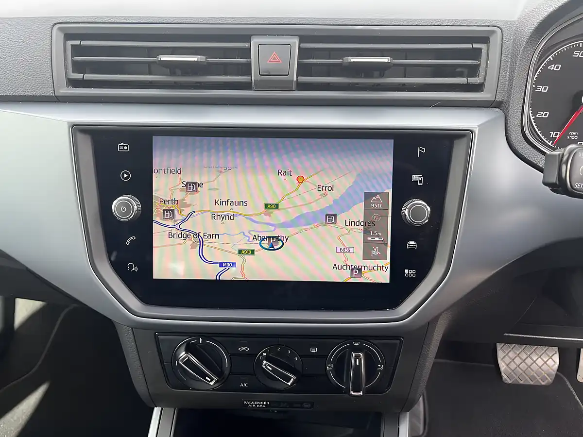 Used 2018 SEAT Arona Se Technology White - Interior and Exterior details 10