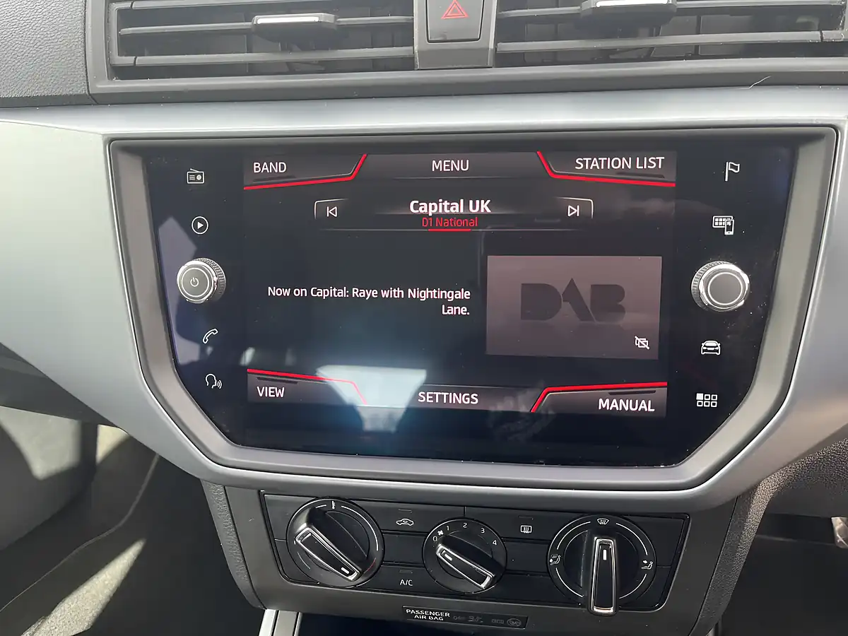 Used 2018 SEAT Arona Se Technology White - Interior and Exterior details 11