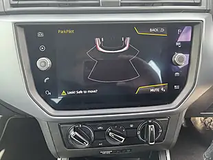 Used 2018 SEAT Arona Se Technology White - Interior and Exterior details 12