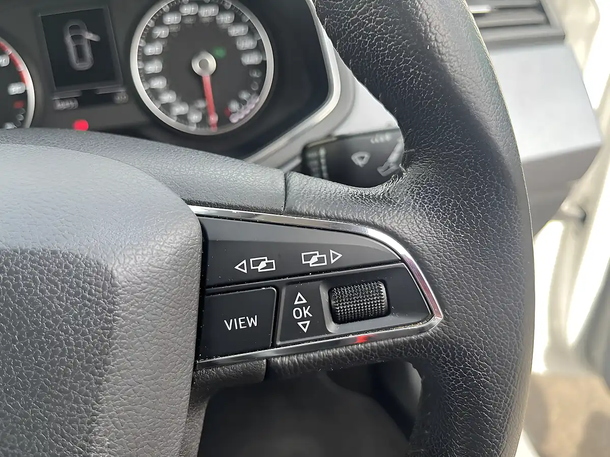 Used 2018 SEAT Arona Se Technology White - Interior and Exterior details 15