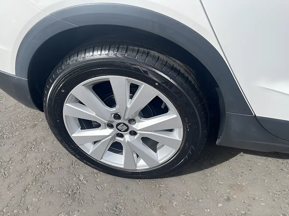 Used 2018 SEAT Arona Se Technology White - Interior and Exterior details 19