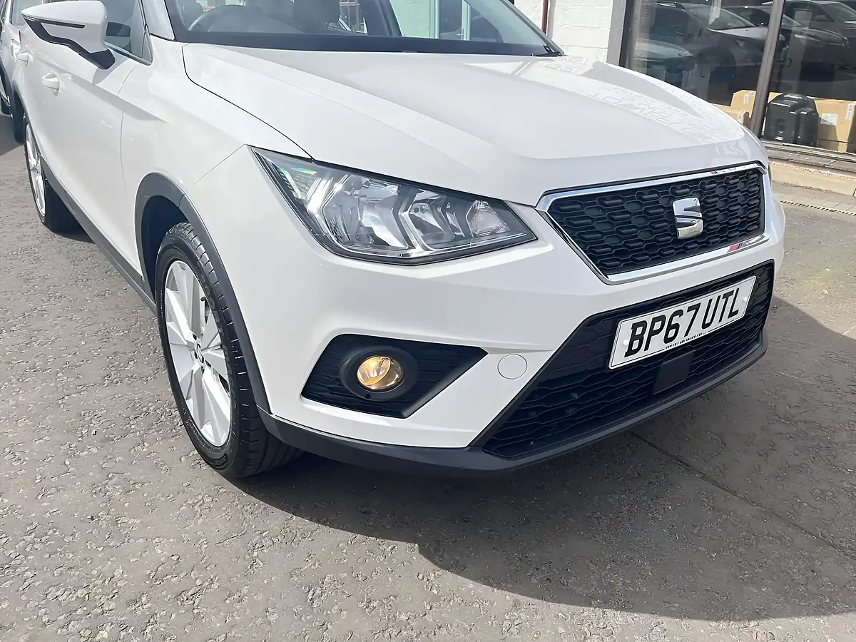 Used 2018 SEAT Arona Se Technology White - Interior and Exterior details 4