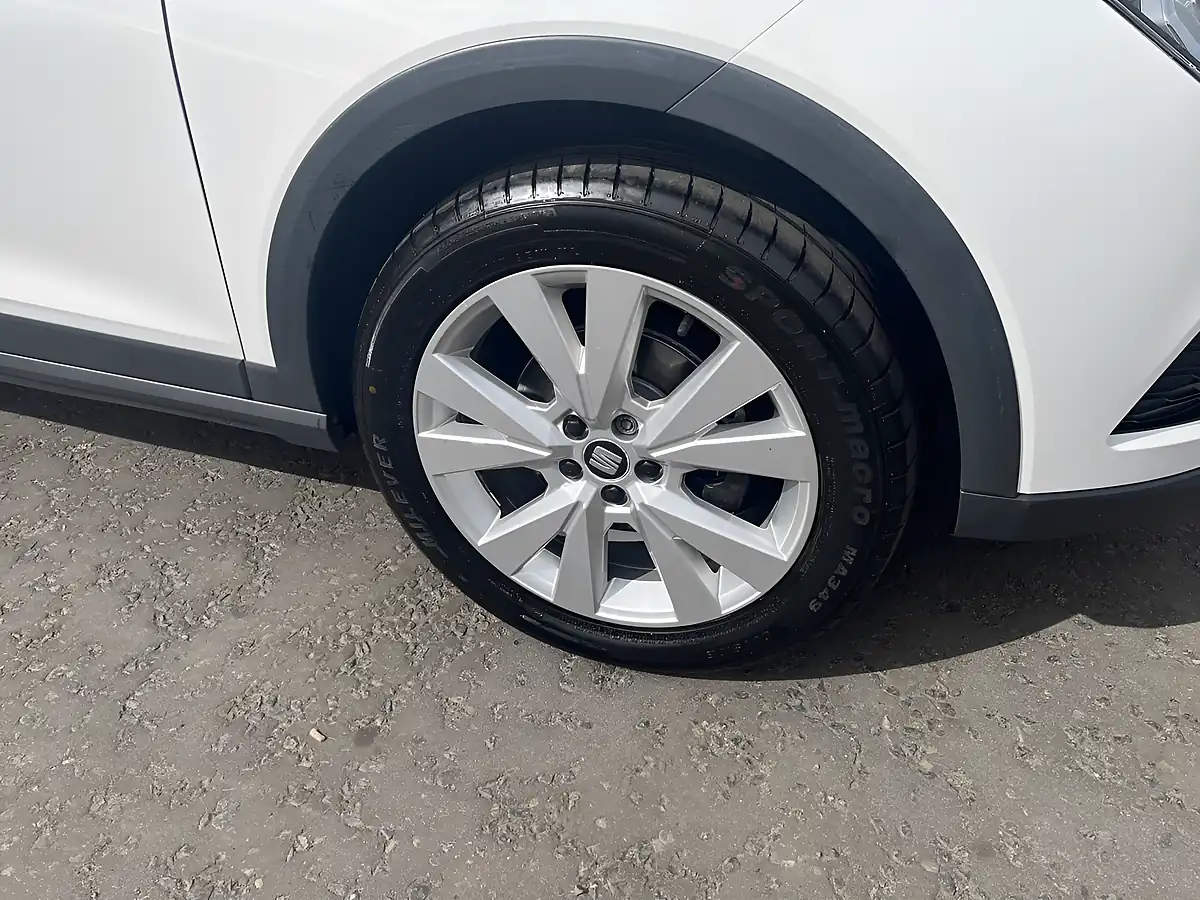 Used 2018 SEAT Arona Se Technology White - Interior and Exterior details 5