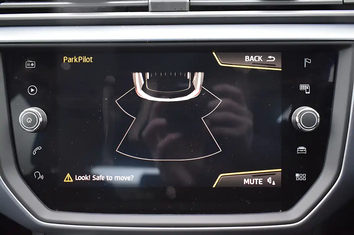 Used 2018 SEAT Arona Se Technology White - Interior and Exterior details 11