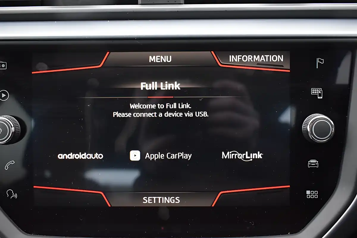 Used 2018 SEAT Arona Se Technology White - Interior and Exterior details 16