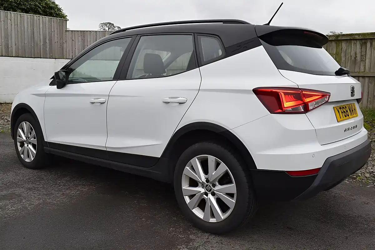Used 2018 SEAT Arona Se Technology White - Interior and Exterior details 17