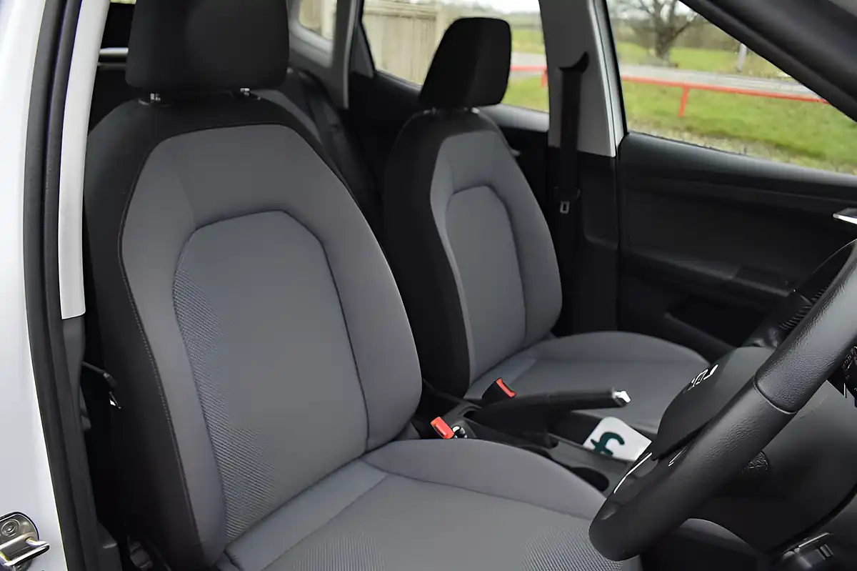 Used 2018 SEAT Arona Se Technology White - Interior and Exterior details 4