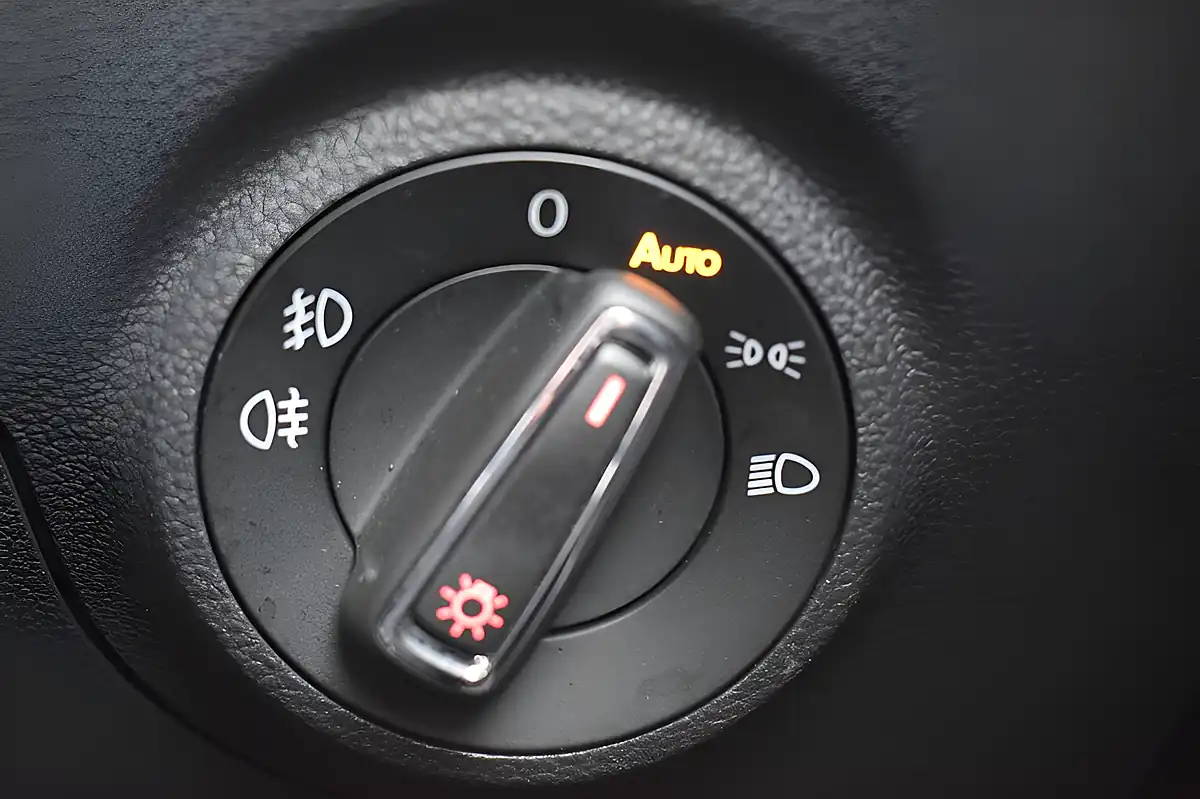 Used 2018 SEAT Arona Se Technology White - Interior and Exterior details 8