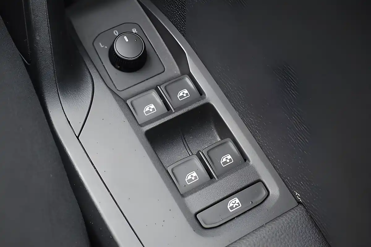 Used 2018 SEAT Arona Se Technology White - Interior and Exterior details 9