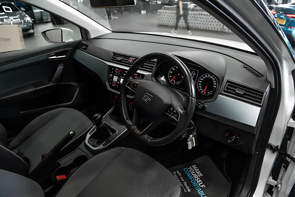 Used 2018 SEAT Arona Se Technology White - Interior and Exterior details 14