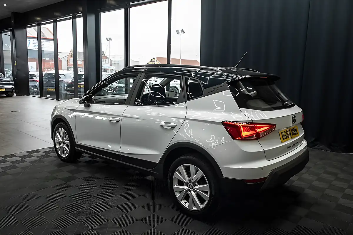 Used 2018 SEAT Arona Se Technology White - Interior and Exterior details 16