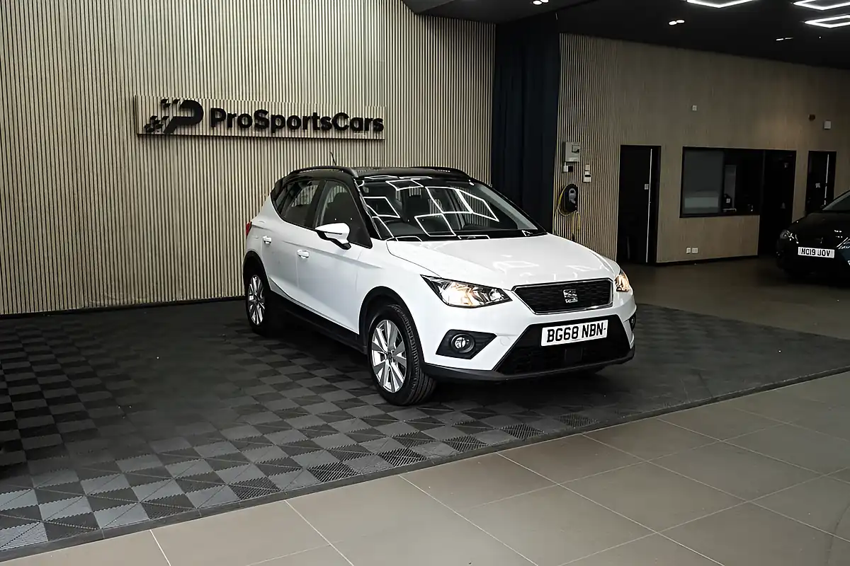 Used 2018 SEAT Arona Se Technology White - Interior and Exterior details 6