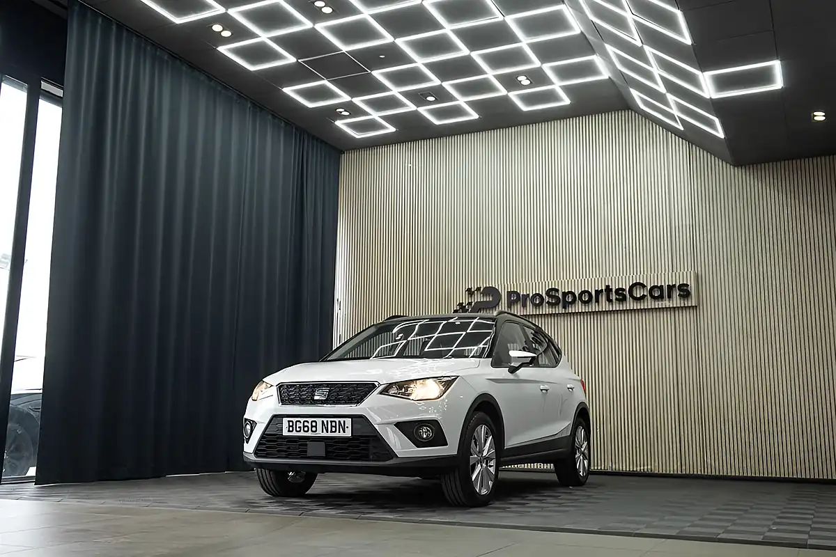Used 2018 SEAT Arona Se Technology White - Interior and Exterior details 9