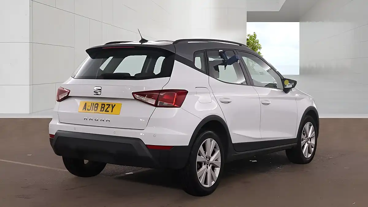 Used 2018 SEAT Arona Se Technology White - Interior and Exterior details 4