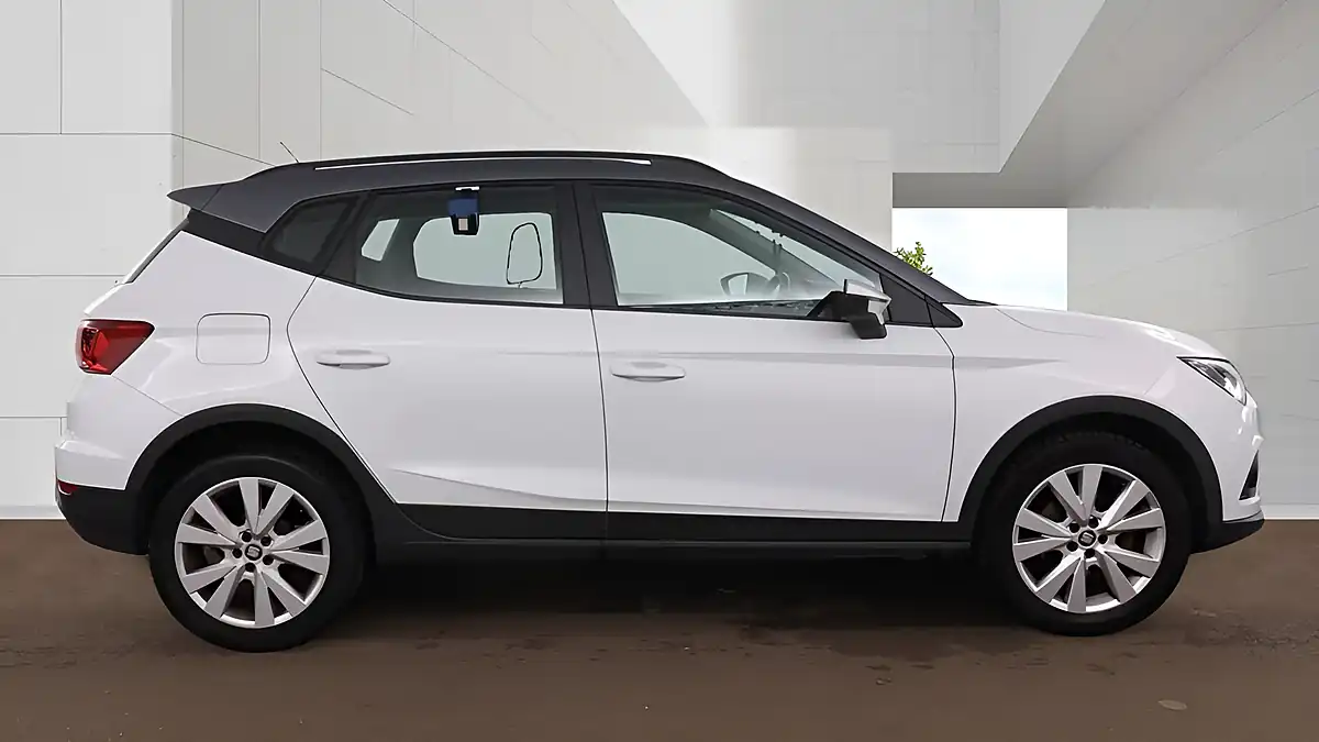 Used 2018 SEAT Arona Se Technology White - Interior and Exterior details 5