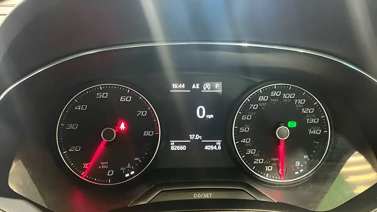 Used 2018 SEAT Arona Se Technology White - Interior and Exterior details 7
