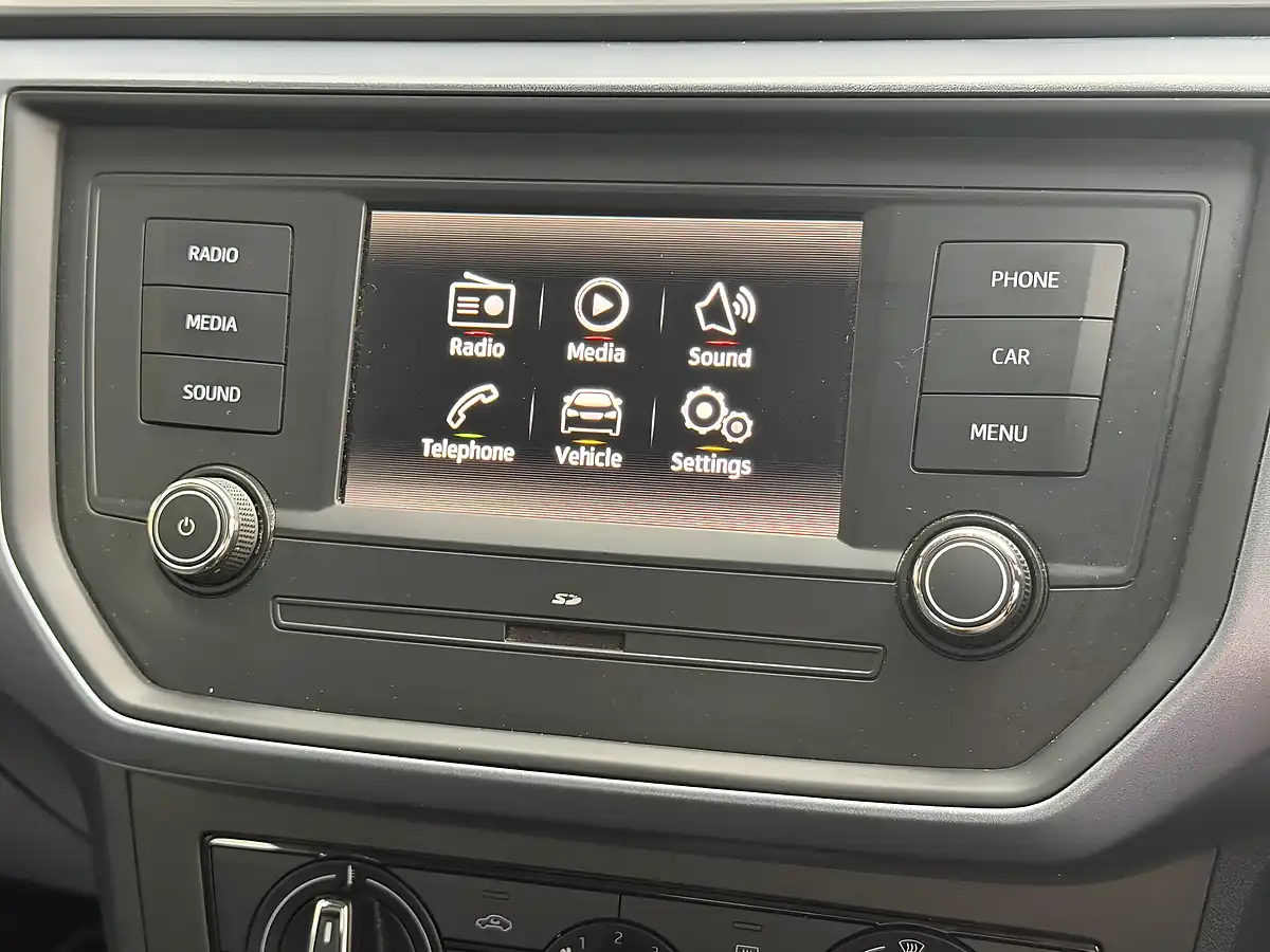 Used 2018 SEAT Arona Se White - Interior and Exterior details 17