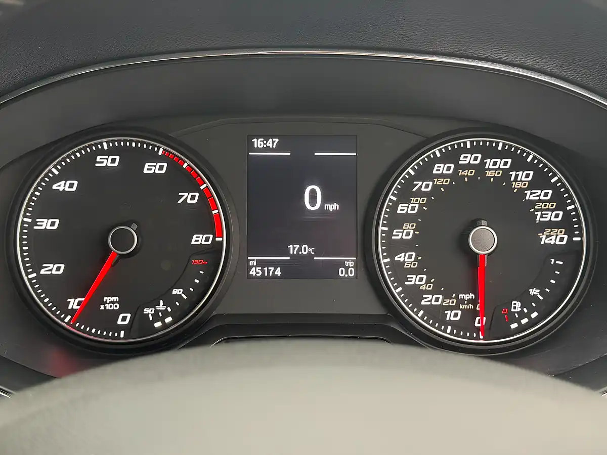Used 2018 SEAT Arona Se White - Interior and Exterior details 20