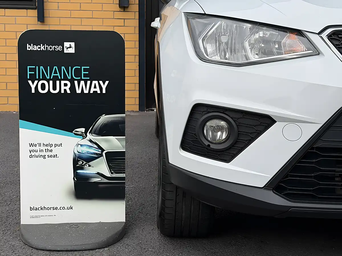 Used 2018 SEAT Arona Se White - Interior and Exterior details 7