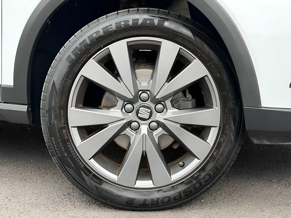 Used 2018 SEAT Arona Se White - Interior and Exterior details 9