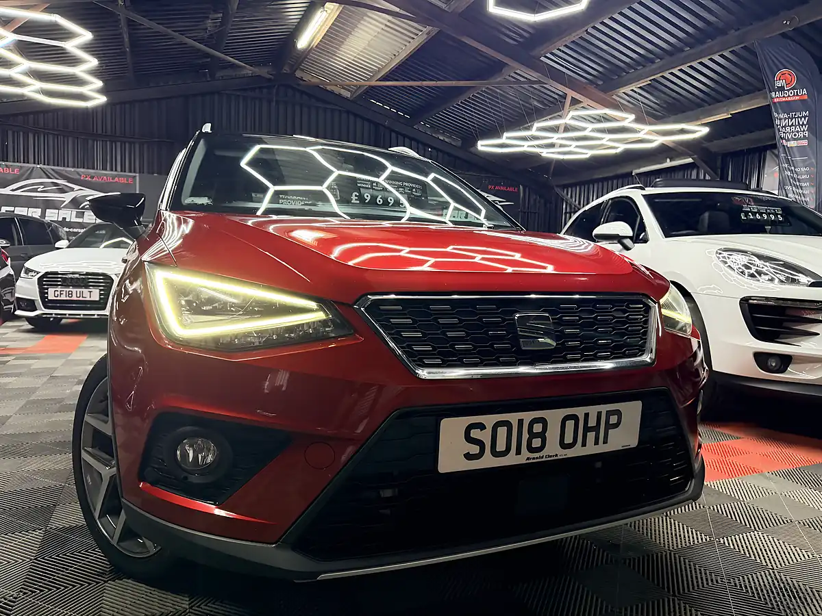 Used 2018 SEAT Arona Xcellence Lux Red - Front View