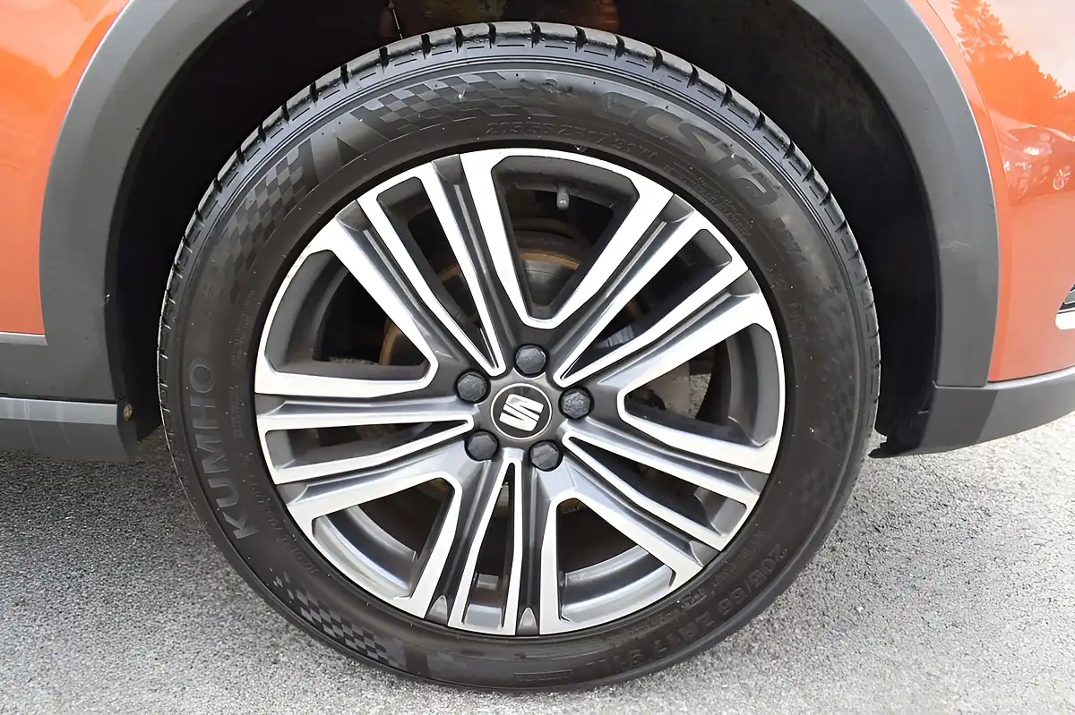 Used 2018 SEAT Arona Xcellence Orange - Interior and Exterior details 4