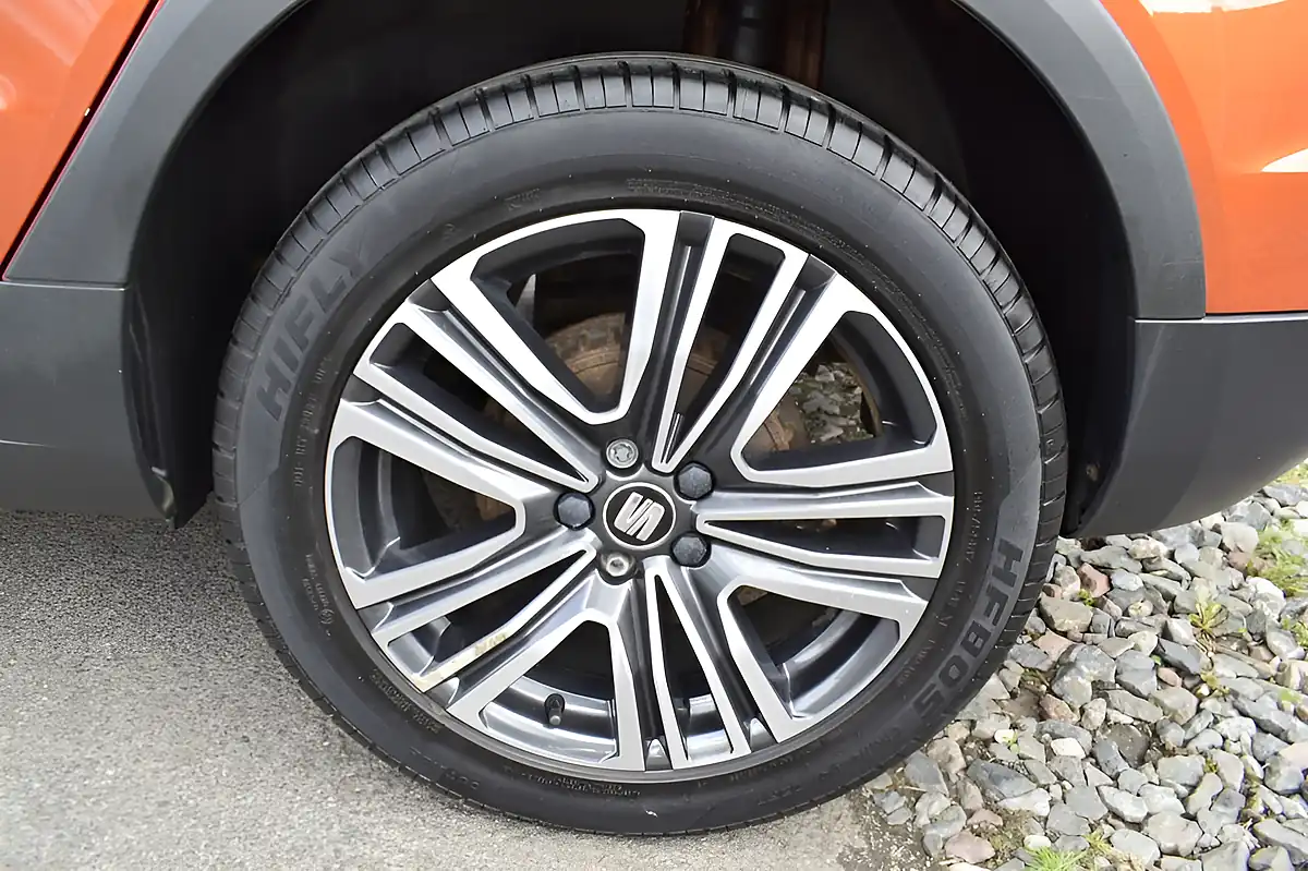Used 2018 SEAT Arona Xcellence Orange - Interior and Exterior details 6