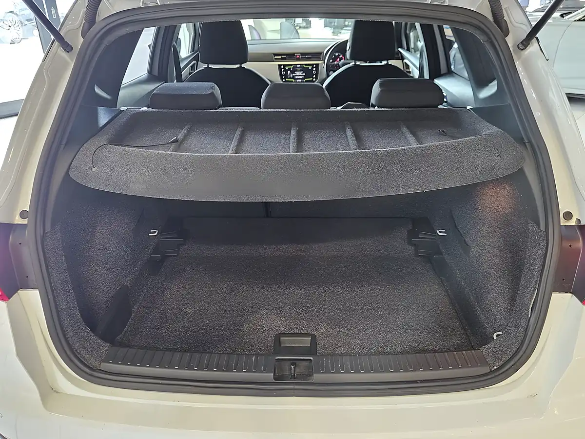 Used 2018 SEAT Arona Xcellence White - Interior and Exterior details 10